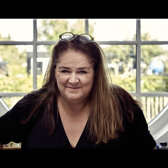 Portræt af Lone Theils. Fotograf: Thomas A. 