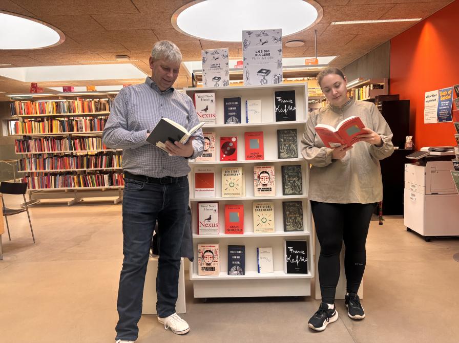 Peter og Regitze ved udstilling på Støvring Bibliotek